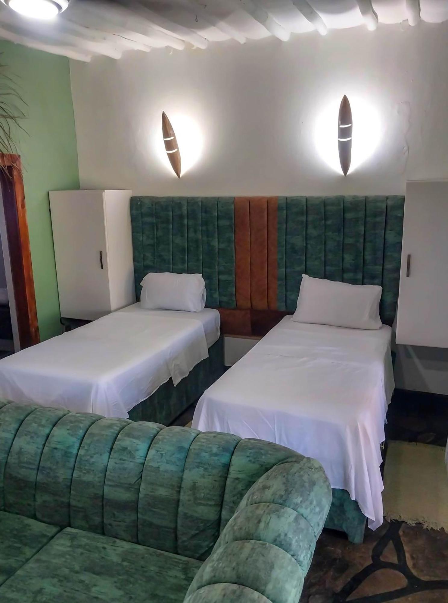 Villa Sagwe Riviera Diani, Kenya *